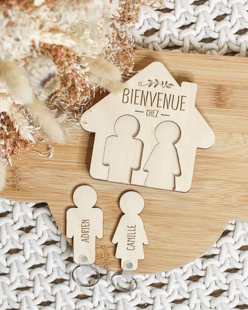 Accroche clés mural en bois personnalisé - Bienvenue chez nous (2 personnes)