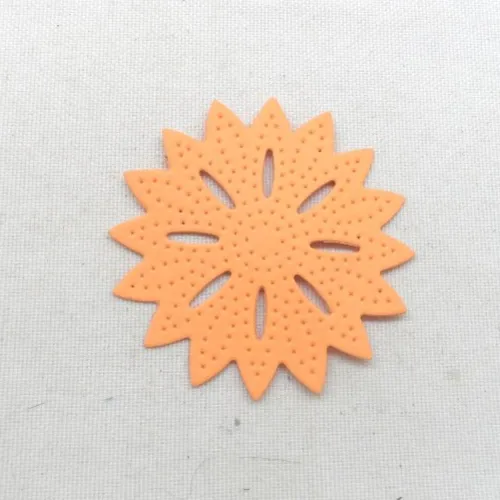 N°1230   fleur à "trous"   en papier   découpage fin
