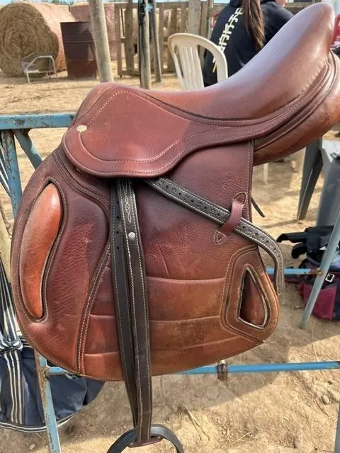 Selle fleur de lys 17"